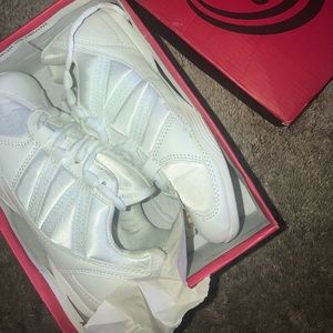 chasse cheer shoes size 2 new in box